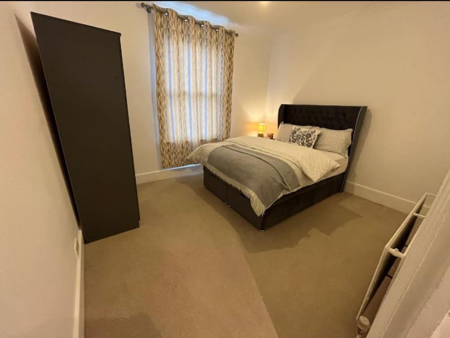 Two Bedroom Flat In Londra Exterior foto
